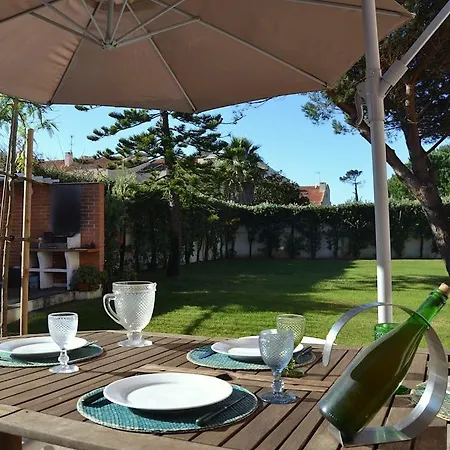 Pensionat Eldeia A Wonderful 4 Bedroom A Short Stroll To The Beach Esmoriz